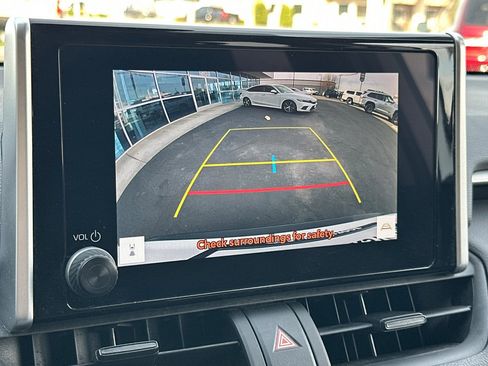 Used 2025 Toyota RAV4 XLE image 19