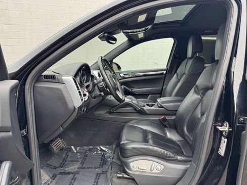 Used 2016 Porsche Cayenne w/ Premium Package Plus image 12