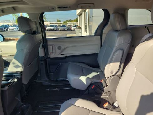 Used 2024 Toyota Sienna XLE image 8