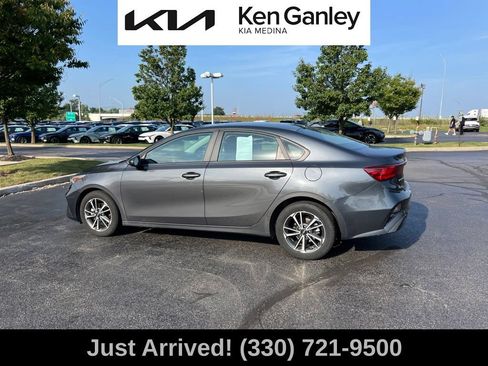 Certified 2022 Kia Forte LXS FWD image 8