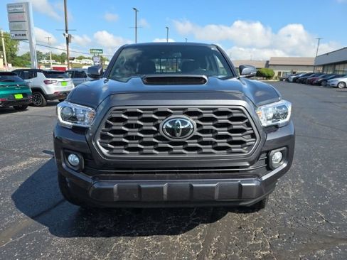 Used 2021 Toyota Tacoma TRD Sport AWD/4WD image 11