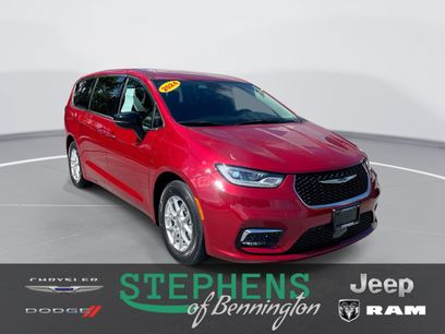 Used 2024 Chrysler Pacifica Touring-L