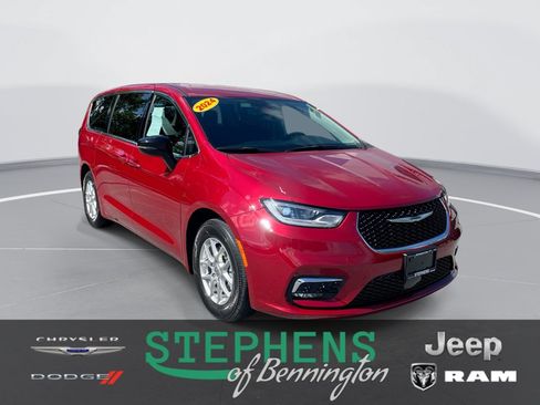 Used 2024 Chrysler Pacifica Touring-L FWD image 1