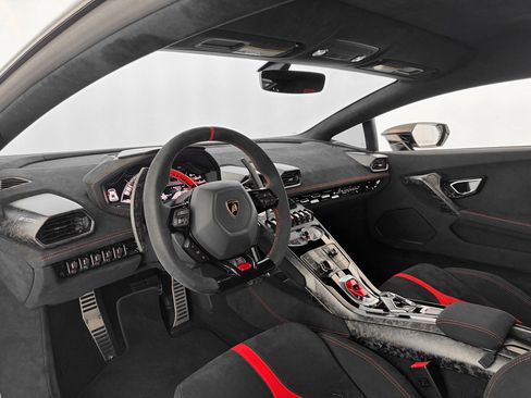 Used 2018 Lamborghini Huracan Performante AWD/4WD image 18