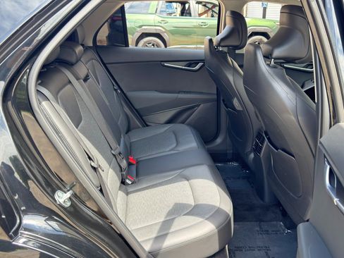 Used 2023 Kia Niro SX Touring FWD image 38