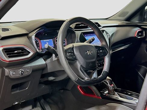 Used 2023 Chevrolet TrailBlazer RS w/ Technology Package FWD image 7