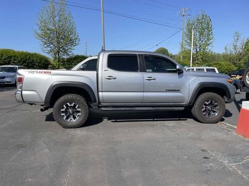 Used 2023 Toyota Tacoma TRD Off-Road AWD/4WD image 5