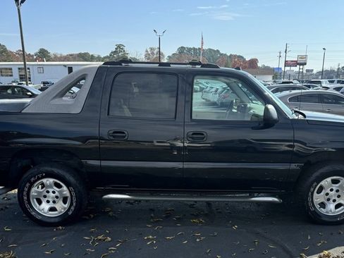 Used 2005 Chevrolet Avalanche Z71 w/ Sun And Sound Package image 11