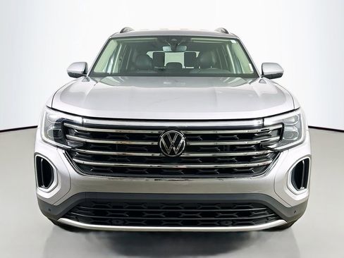 Used 2024 Volkswagen Atlas SE FWD image 2