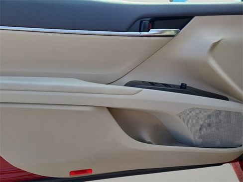 Used 2022 Toyota Camry LE image 17
