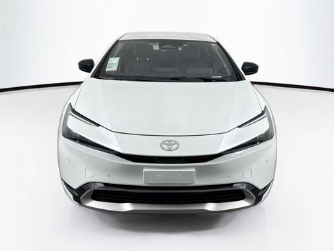 Certified 2025 Toyota Prius XSE image 3