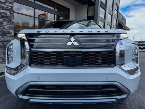 Used 2025 Mitsubishi Outlander SEL image 16