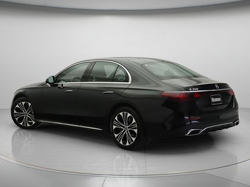 New 2026 Mercedes-Benz E 350 4MATIC Sedan image 2