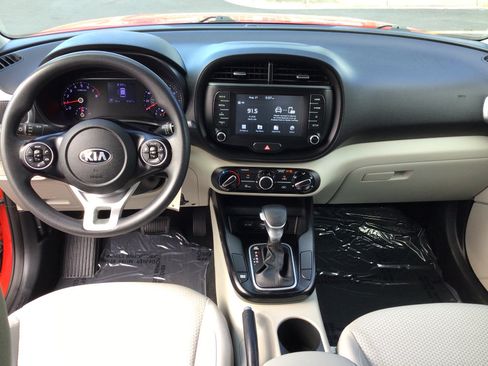 Used 2020 Kia Soul LX FWD image 10