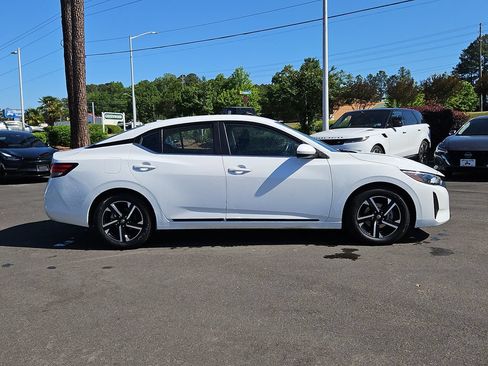 Used 2024 Nissan Sentra SV FWD image 8