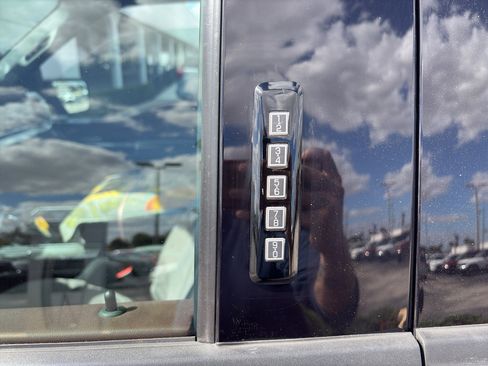 Used 2021 Ford F150 Lariat w/ Equipment Group 502A High image 8