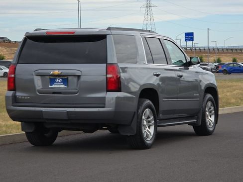 Used 2019 Chevrolet Tahoe LT w/ Luxury Package AWD/4WD image 3
