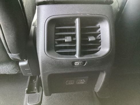 Used 2021 Jeep Cherokee Latitude Plus image 31