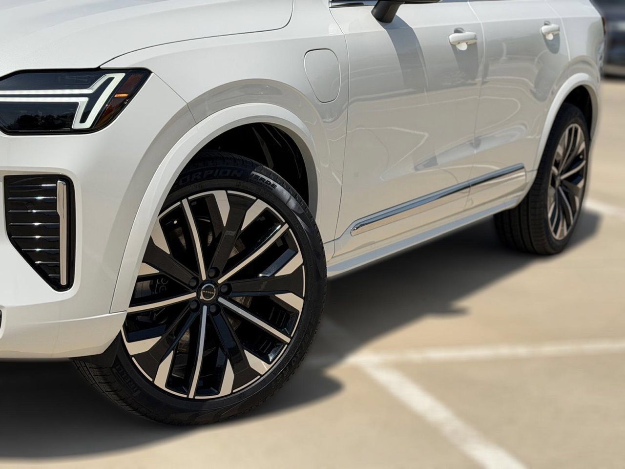 New 2026 Volvo XC40 B5 Plus w/ Climate Package AWD/4WD image 11