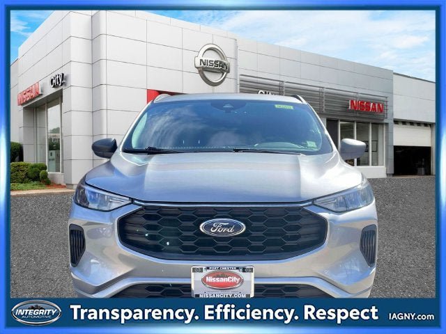 Used 2023 Ford Escape ST-Line AWD/4WD image 2