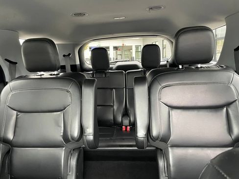 Used 2021 Ford Explorer XLT w/ Equipment Group 202A AWD/4WD image 22