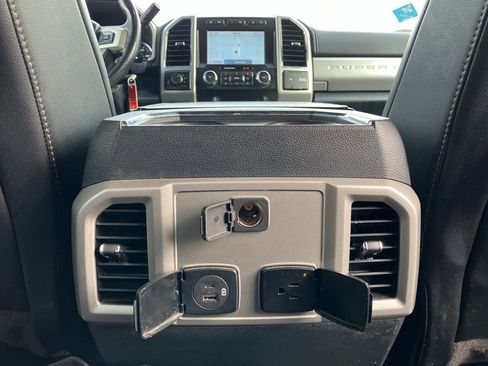 Used 2020 Ford F350 Lariat w/ Chrome Package image 33