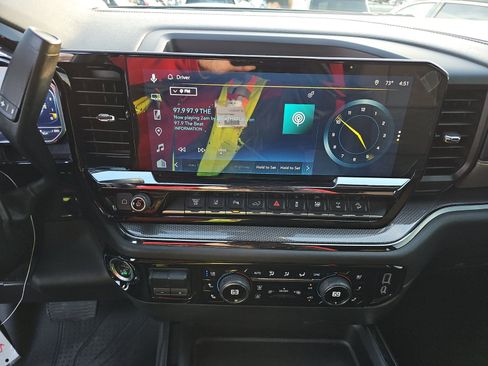 Used 2025 Chevrolet Silverado 2500 ZR2 w/ Technology Package image 18