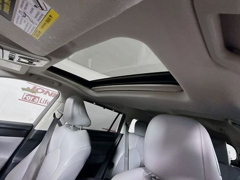 Used 2021 Toyota Highlander XLE AWD/4WD image 10