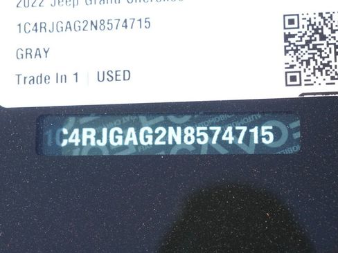 Used 2022 Jeep Grand Cherokee Laredo w/ Luxury Tech Group I image 30