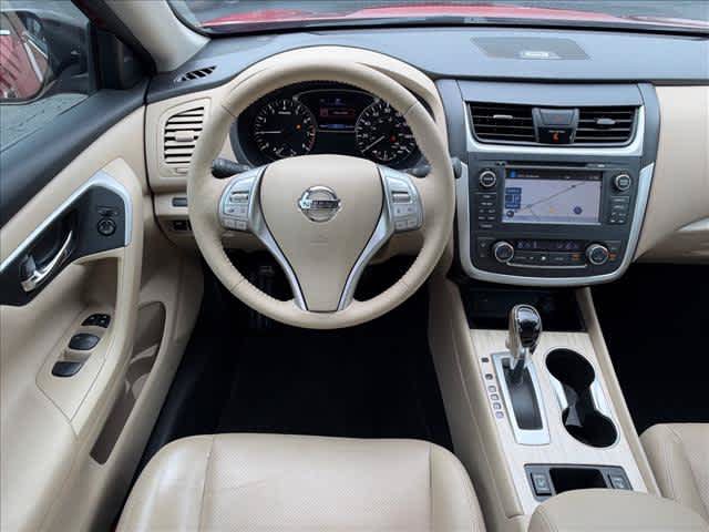 Used 2016 Nissan Altima 2.5 SL w/ 2.5 Technology w/LED Package FWD image 12