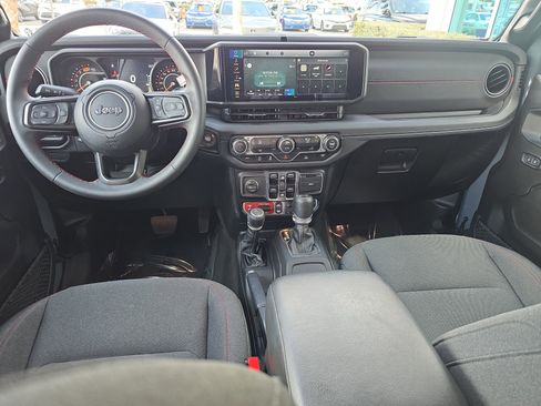 Used 2025 Jeep Wrangler Unlimited Rubicon image 13