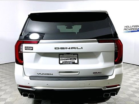 Used 2025 GMC Yukon XL Denali image 4