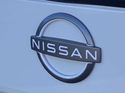 Used 2024 Nissan Frontier SV w/ Technology Package RWD image 4