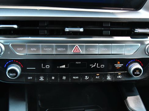 Used 2025 Kia Telluride LX FWD image 25