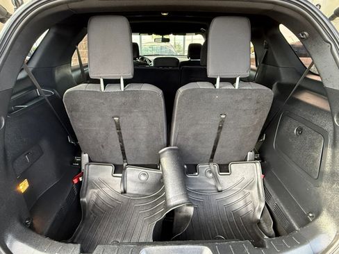Used 2018 Ford Explorer XLT w/ Equipment Group 201A FWD image 32