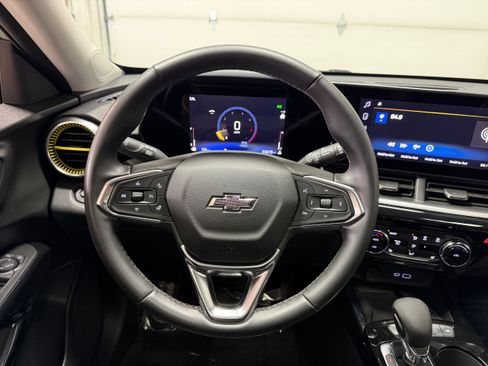 Used 2024 Chevrolet Trax ACTIV w/ Sunroof Package FWD image 15