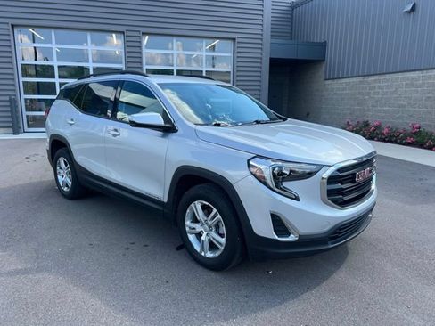Used 2019 GMC Terrain SLE w/ Driver Convenience Package AWD/4WD image 3