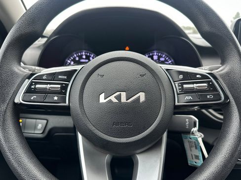 Used 2023 Kia Forte LXS w/ LXS Technology Package image 32