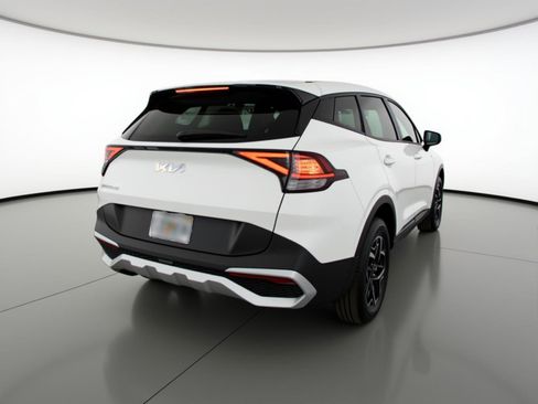 Used 2025 Kia Sportage LX image 9