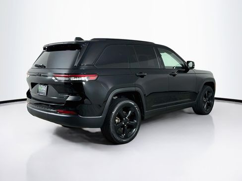 Used 2023 Jeep Grand Cherokee Limited w/ Black Appearance Package AWD/4WD image 9