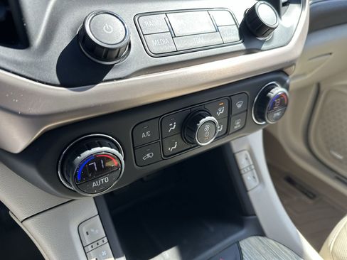Used 2018 GMC Acadia Denali w/ Technology Package AWD/4WD image 18