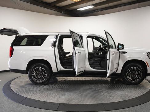 New 2026 GMC Yukon XL Elevation w/ Elevation Premium Package AWD/4WD image 10