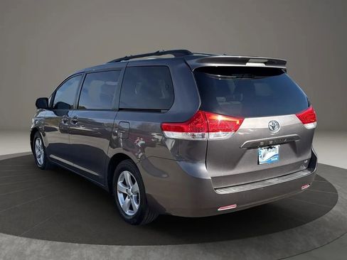 Used 2012 Toyota Sienna LE image 5
