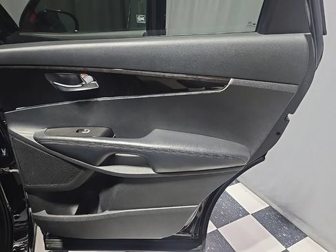 Used 2017 Kia Sorento AWD image 7