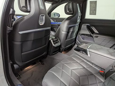 Used 2025 BMW i7 eDrive50 w/ M Sport Package image 38