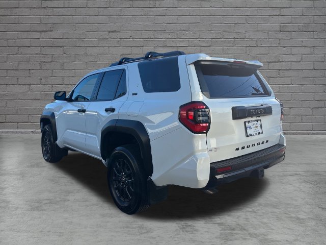Used 2025 Toyota 4Runner SR5 AWD/4WD image 5