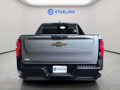 Used 2025 Chevrolet Silverado EV LT image 7