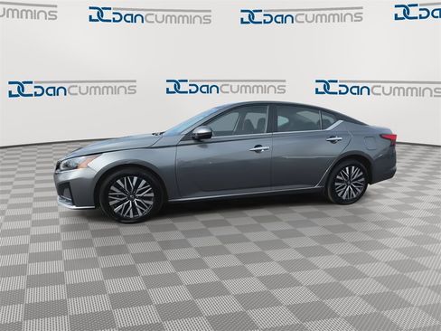 Used 2023 Nissan Altima 2.5 SV image 5