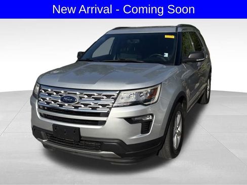 Used 2019 Ford Explorer XLT w/ Equipment Group 201A FWD image 2