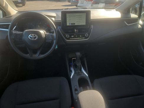 Used 2025 Toyota Corolla LE image 7